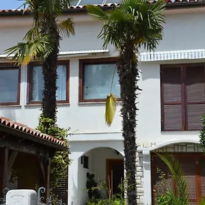  Apartment Hous Mira